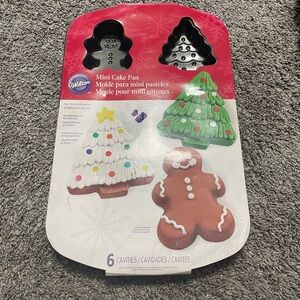 Wilton Pan Christmas Gingerbread Christmas Tree non stick NWT bakeware‎